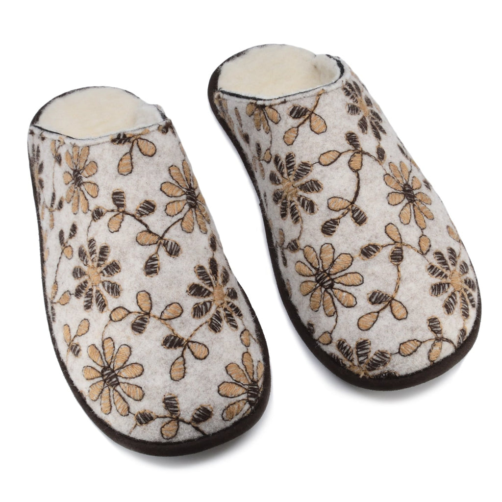 Jugu Handmade Slippers with Natural Felt and Wool - Floral Pattern