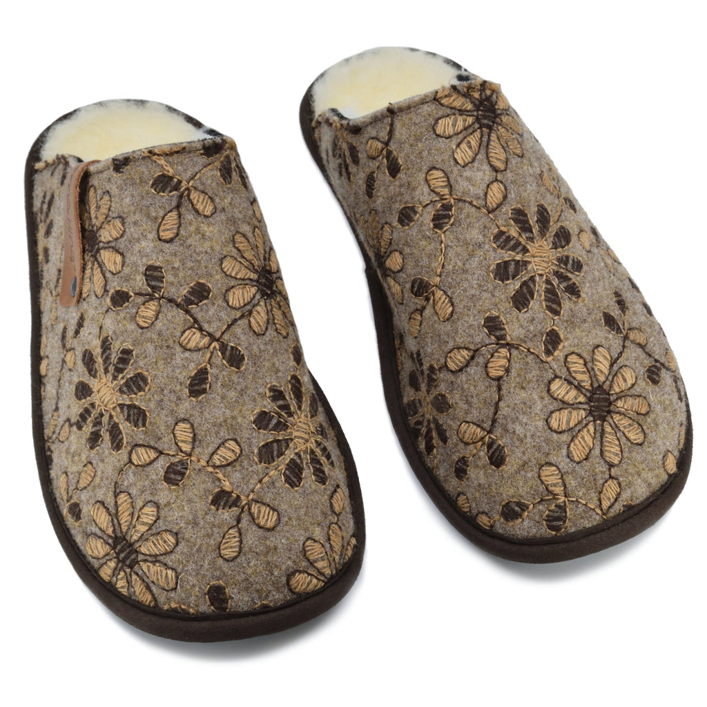 Jugu Slippers with Natural Felt and Wool - Floral Pattern v2