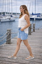 Dame sundhedssandal i ægte læder – Komfortabel og klassisk – Sandfarvet – Meeliku 2 - fra slipsko