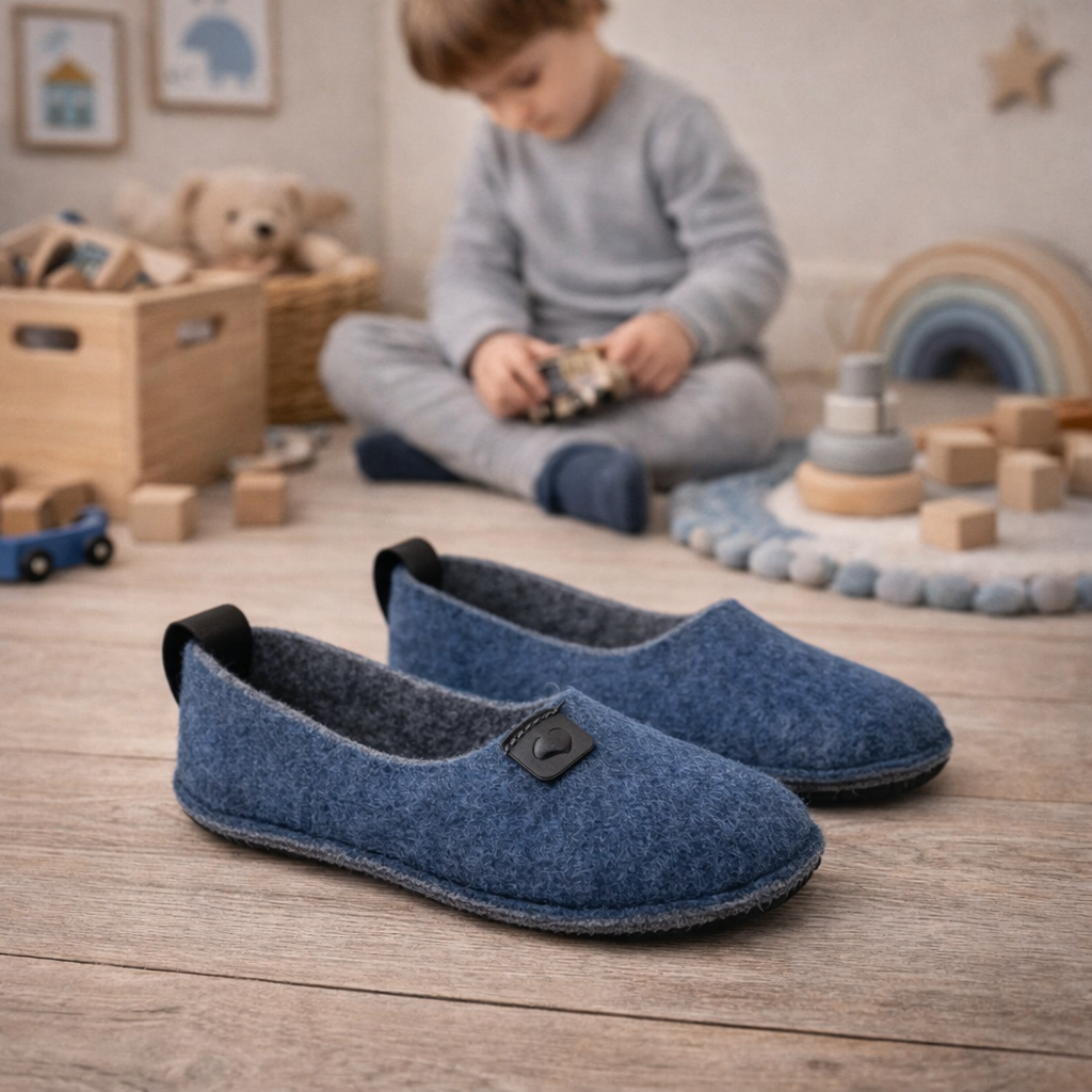 Hjemmesko til børn i genbrugsfilt – let gummisål – Blå | Öko-Toku