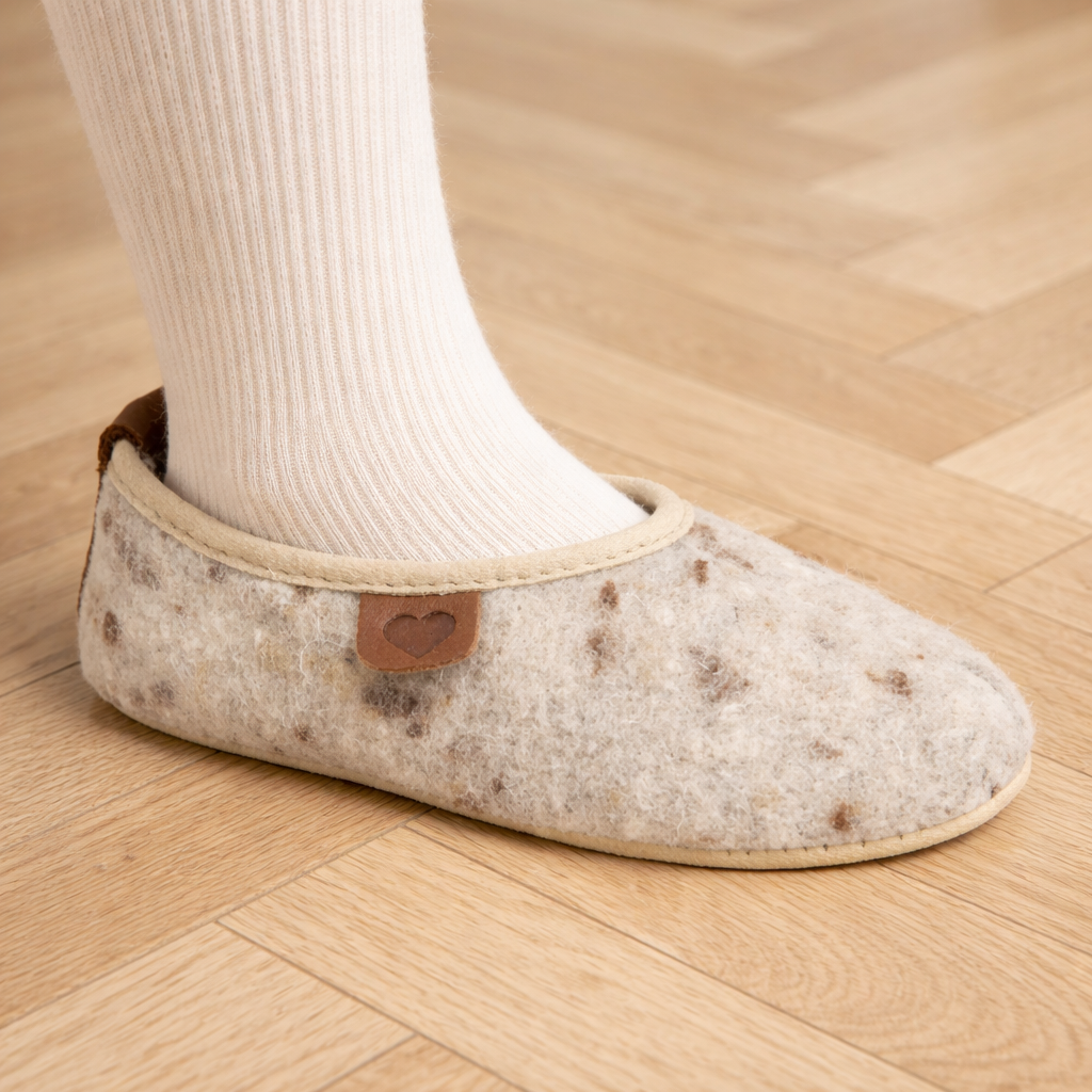 Ballerina hjemmesko til børn i filt og fåreuld – gummisål – beige/brun | Põnni
