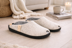 Hjemmesko i lammeuldsfilt med svangstøtte – Komfortabel og varm – Hvid/Beige – TOKU Brussels